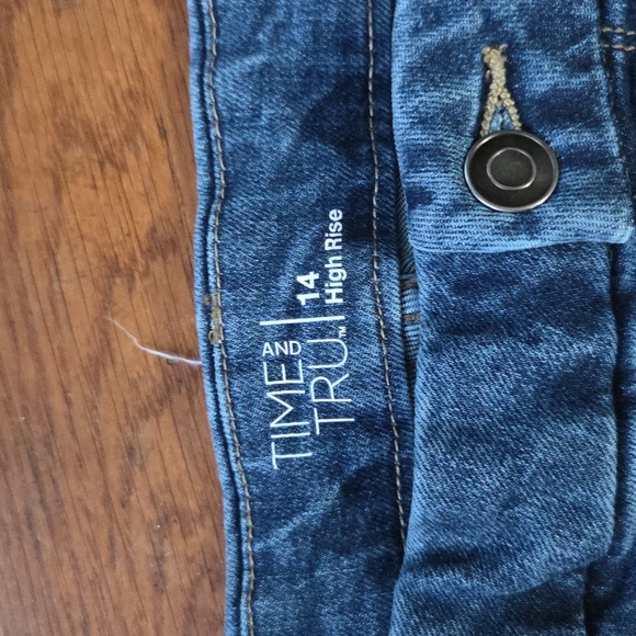 Ladies Jeans - Picture 3 of 5
